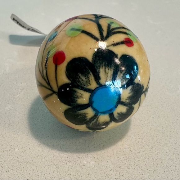 Pier 1 Knobs Porcelain Cabinet Drawer Knobs - Picture 6 of 15